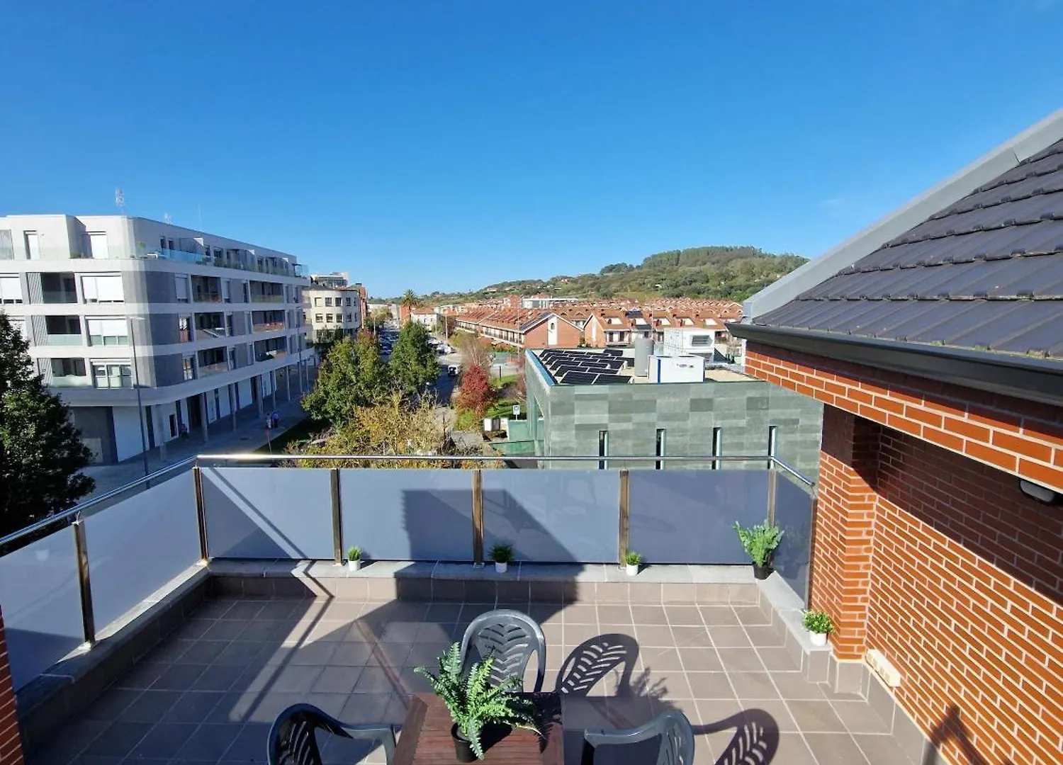 Nuevo Duplex Con Terraza Cerca De Playa Y Metro Con Parking Privado location